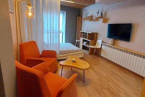 Barrio de Santo Domingo y San Martin Appartement | Estudio de diseño con parking en el centro
