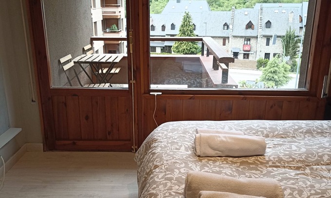Vielha e Mijaran Appartement | Estudio en la Montaña Para Esquiar o Senderismo en Verano