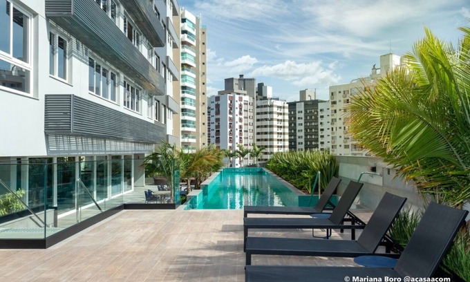 Centro Appartement | Estudio Moderno em Florianópolis, Vista Mar, Food Hall Patio Milano