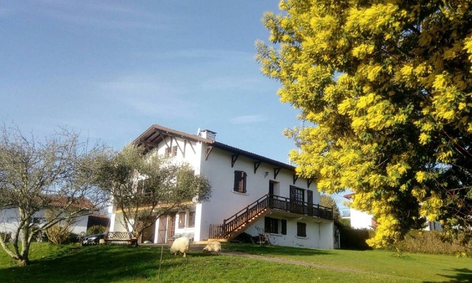 La Bastide-Clairence Maison | Etchole Cottage at Bastide Clairence
