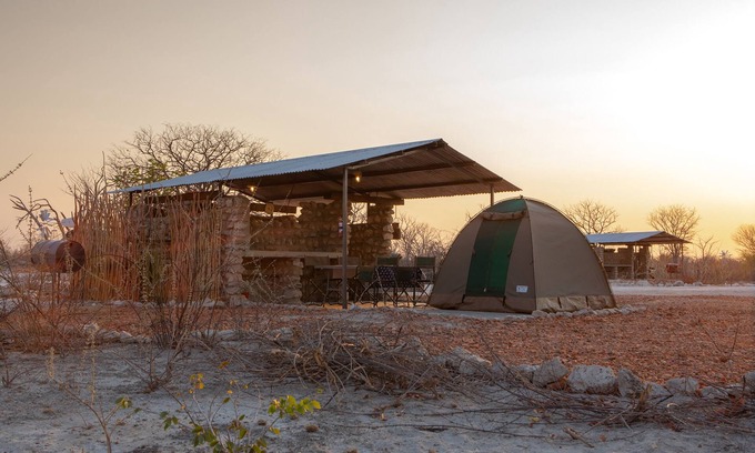 Okaukuejo Location De VR | Etosha Trading Post