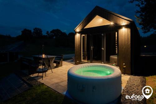 Gorzno Maison | Euforia Górzno - nowoczesne domki nad jeziorem z sauną, balią, jacuzzi