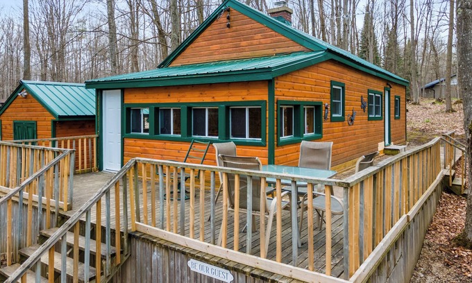 Flesherton Cottage | Eugenia Lake Cottage. One minute walk to beach. September/October discounted.