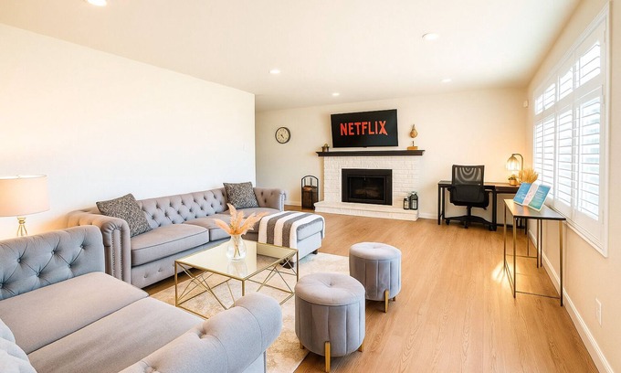 Southeast Maison | ✨European Style Hideaway💝Central Location⭐GameRoom⭐Free Wine⭐Fast Wifi⭐NetFlix