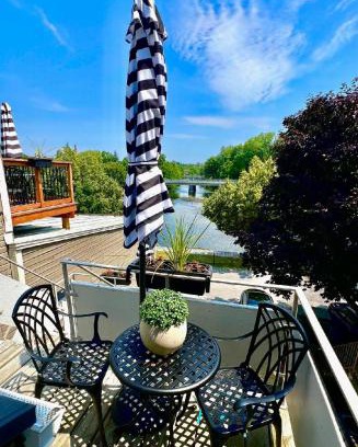 Perth Appartement | European Style Open Concept Oasis on the Tay River Basin