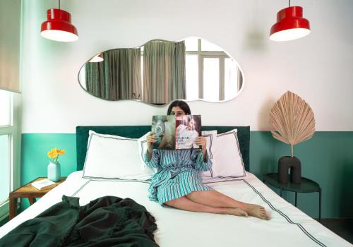 Hauz Khas Village Appartement | Evara Stylish and Luxury Apartments in HKV, 900SQFT Spacious