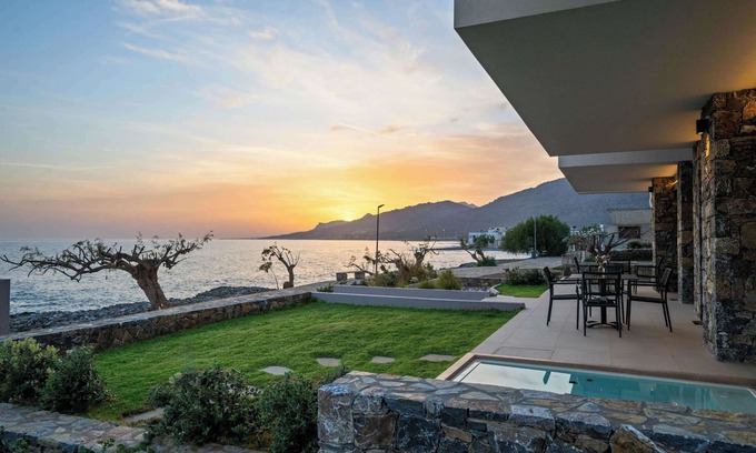 Koutsouras Appartement | Evelmare Beachfront Apartment With Private Jacuzzi