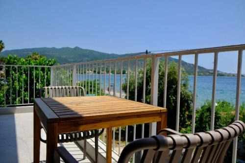 Komnina Appartement | Evia Bay Suites and Retreats