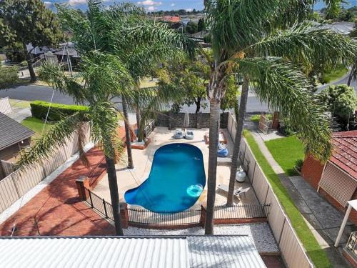 Tullamarine Maison | Evies White House Oasis I Pool & Close to Airport