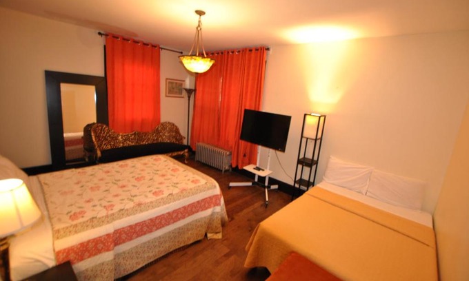 Weequahic Maison | EWR AIRPORT Multilevel Guest House Room with 2-3 Beds