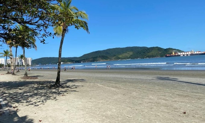 Gonzaga Appartement | Excellent apartment, right on the sand, in front of Praia do Gonzaga in Santos,