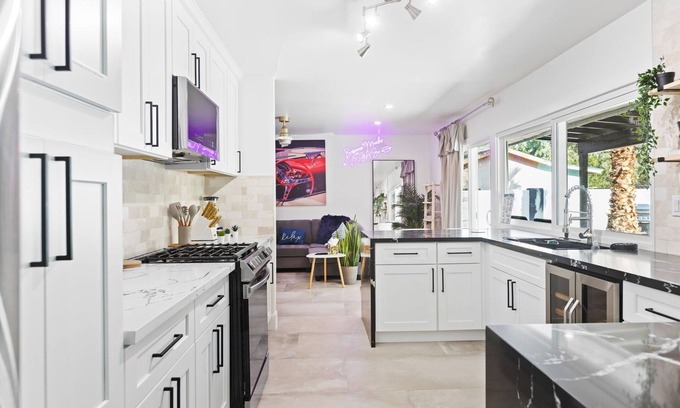 Winchester Maison | Excellent Location- 8 Mins from STRIP /Fremt /LV Conv and Airport.