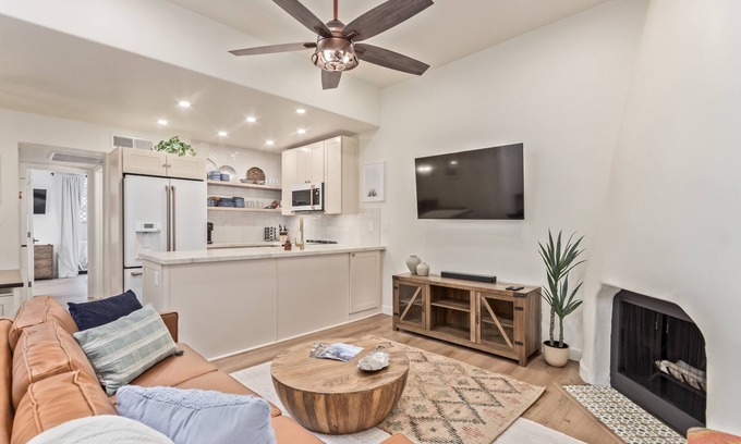 Sands Arcadia Townhouses Copropriété | Exceptional community! Biltmore/Arcadia location. Impeccable! King Bed!