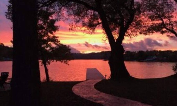 Black Creek Maison | Exceptional cottage on the north shore of Cuba Lake