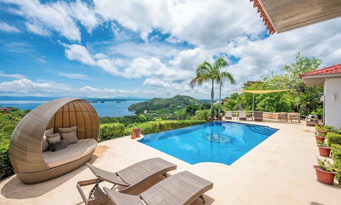 El Ocotal Maison | Exceptional 5-Bedroom Retreat in Ocotal: Unparalleled Views and Sunsets