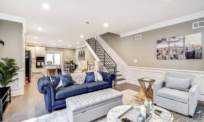 East Passyunk Crossing Maison | Exceptional Downtown Townhome w/Roofdeck -4Bd/3Bth