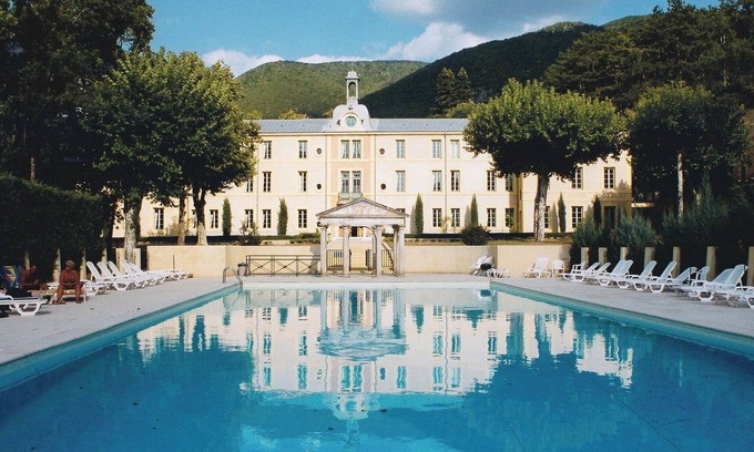Montbrun-les-Bains Appartement | Appartement d'Exception au Château des Gipières : Jardin Privé, Piscine, Vue sur le Mont Ventoux