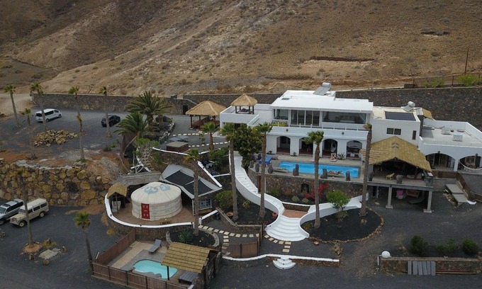 Tabayesco Villa | Villa privée de luxe exceptionnelle, vue sur la mer et la montagne, 2 piscines privées, jacuzzi