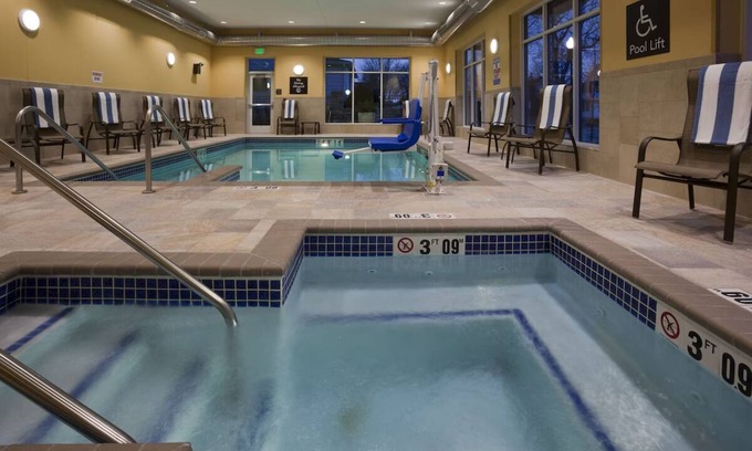 Kutzky Park Hôtel | Exceptional Stays! 2 Comfortable Units, Pet-Friendly, Indoor Pool!