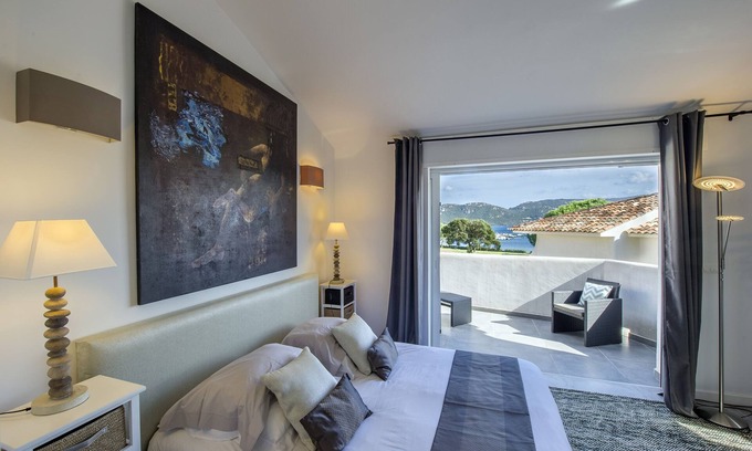 Porto-Vecchio Appartement | Studio terrasse vue mer, bord de plage, résidence avec piscines, tenis, WIFI