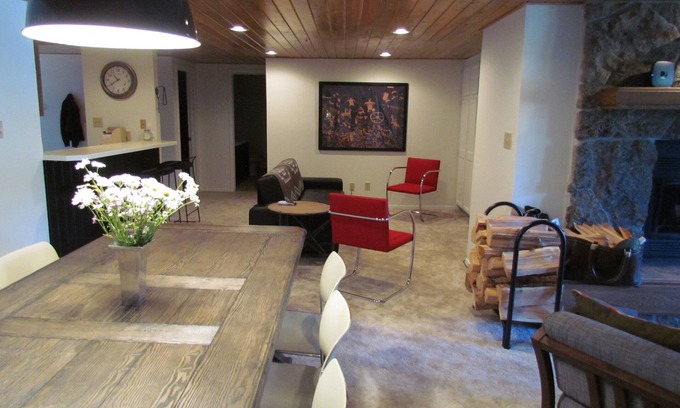 Big Sky Copropriété | Vues fantastiques, spacieux, bain à remous intérieur, cheminée, famille / groupe!