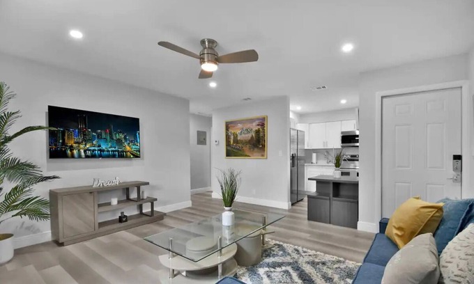 Riverside Park Copropriété | Exclusive 2 Bedroom Condo- Free Parking