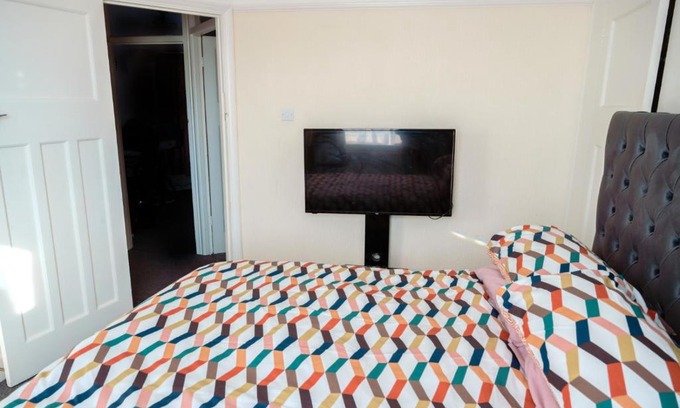 Loxford Maison | Exclusive 26 room
