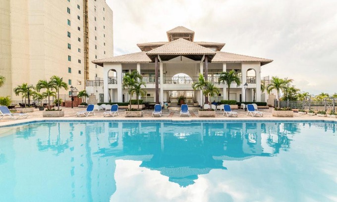 San Geronimo Appartement | Exclusive 3 BDR, Gym & Pool, SeaView, Luxury Tower