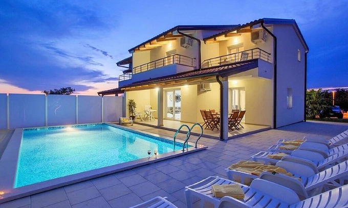Plovanija Villa | ** Exclusive villa 4 **** étoiles avec piscine à Umag **