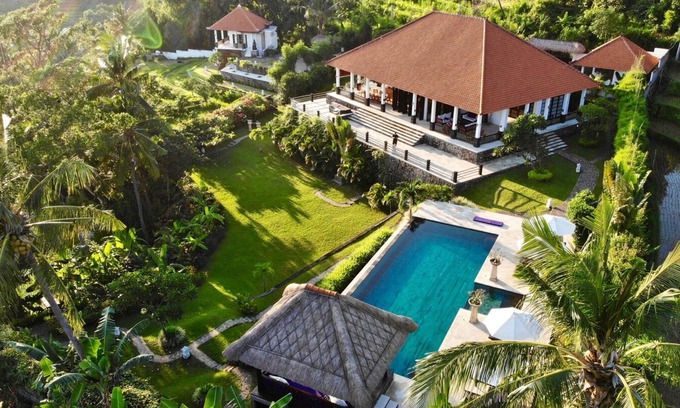 Kayu Putih Villa | Villa exclusive 5 étoiles avec vue à 365 ° sur la mer, les montagnes et les rizières!