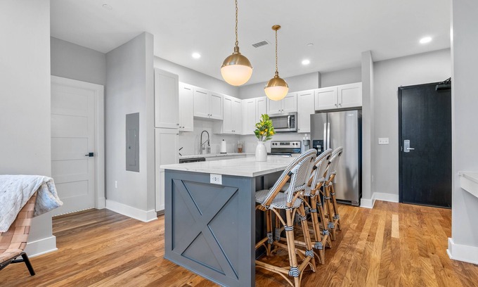 Auburn Appartement | Exclusive Apartment over Target - Downtown Auburn Unit 207