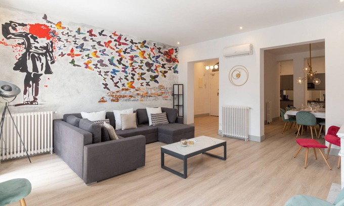 Embajadores Appartement | Exclusive Banksy Downtown, by Monaro