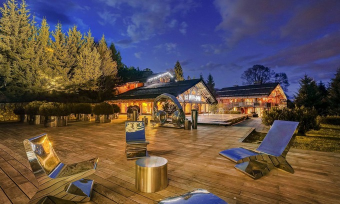 Demi-Quartier Chalet De Ski | Exclusive Chalet Demi-Quartier · Mont Blanc View