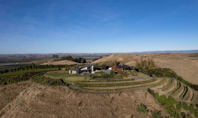 Raukawa Cabine | Exclusive hilltop retreat in the heart of Hawke's Bay -walk to the wineries!