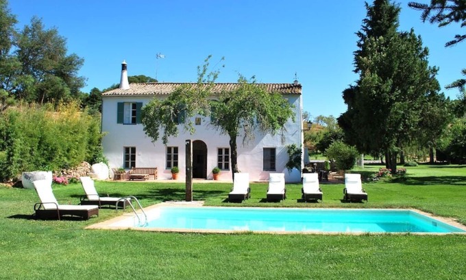 Constantina Maison | Maison de campagne exclusive. Grand jardin et piscine. Près de la ville.