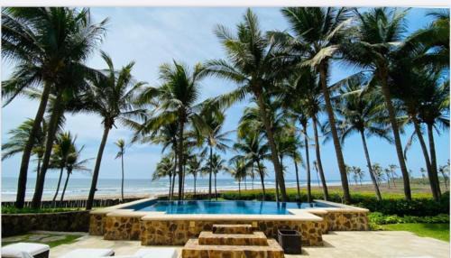 Barra Vieja Appartement | Exclusive Oceanfront Apartment Beach access