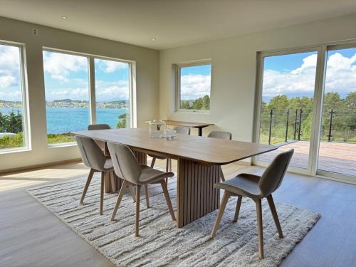 Kvinnherad Appartement | Exclusive penthouse apartment near the sea and nature - Sæbøvik