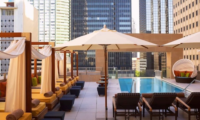 Downtown Dallas Hôtel | Exclusive Penthouse Loft with Spacious Living Area and Luxurious Features