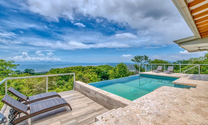Camaronal Maison | Nouveau! Immergé dans la nature avec une vue incroyable sur la montagne et l'océan!