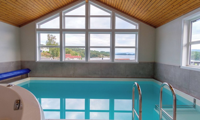 Sveio Cabine | Exclusive sea cabin w. Pool, sauna and hot tub