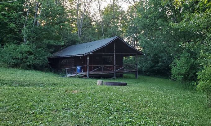 Millerton Cabine | Cabane en bois rond exclusive au bord d'un lac bien approvisionné