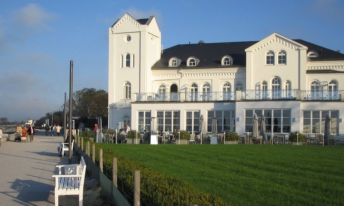 Heiligendamm Appartement | Exclusive vacation apartment with stately flair & direct sea view