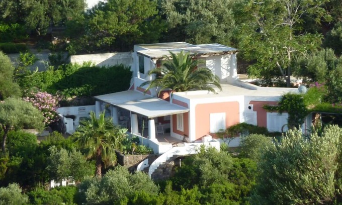 Panarea Villa | Villa exclusive à Panarea avec jardin privé et terrasse surplombant la mer