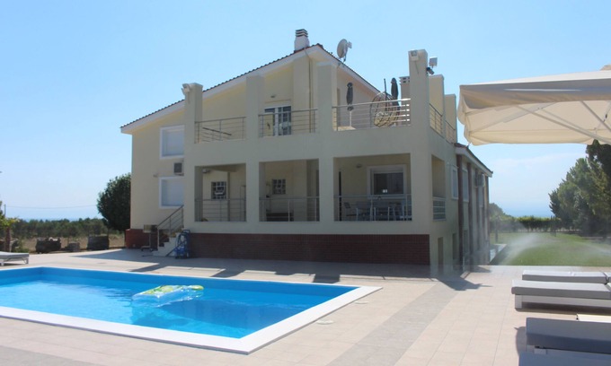 Thermaikos Villa | Maison exclusive + piscine, à 650 m de la mer avec vue sur la mer Égée + Oly