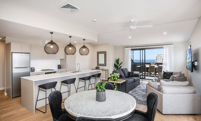 Manly Appartement | Executive 2 bedroom 2 bath apartment - expansive water/district views Manly