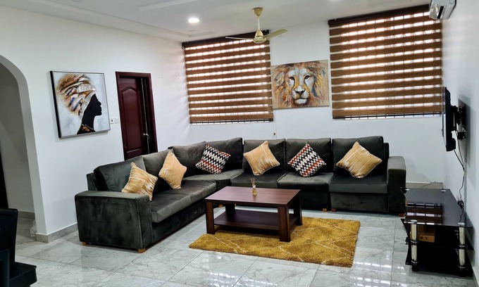 Adenta Appartement | EXECUTIVE 2Bed, 2Bath Apt @ Adenta.Wifi,Clean.Safe