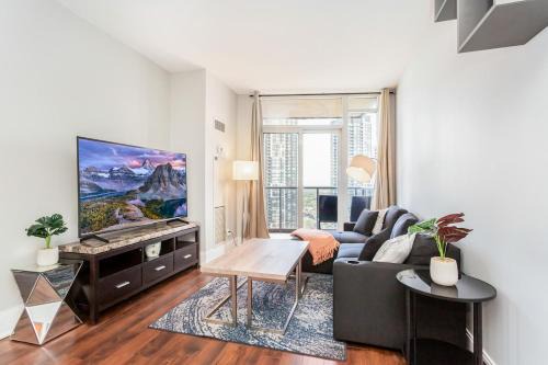 Downtown Mississauga Appartement | Executive 2BR 2BATH Condo with Lakeview Steps from SQ1