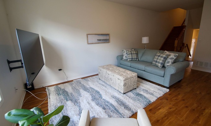 Stoney Creek Maison | Executive 3 Bedroom Townhome close to the lake in Stoney Creek