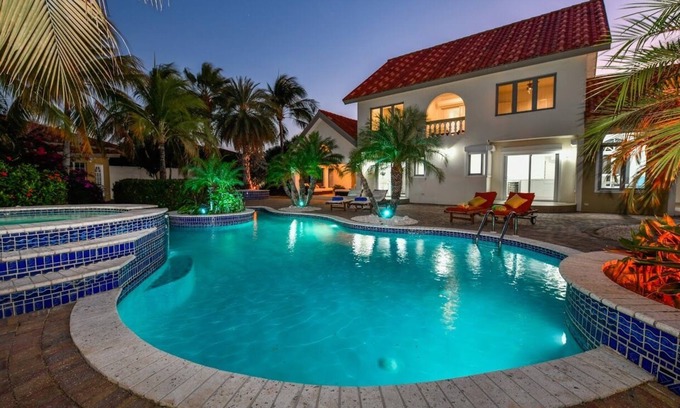 Bubali Villa | Executive 4BR Villa minutes away from Eagle Beach
