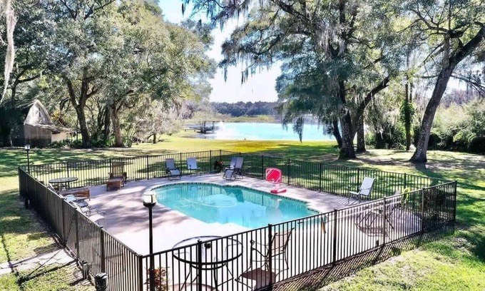 Dade City Maison | Executive 5 Bedroom Pool home, Dade City!
